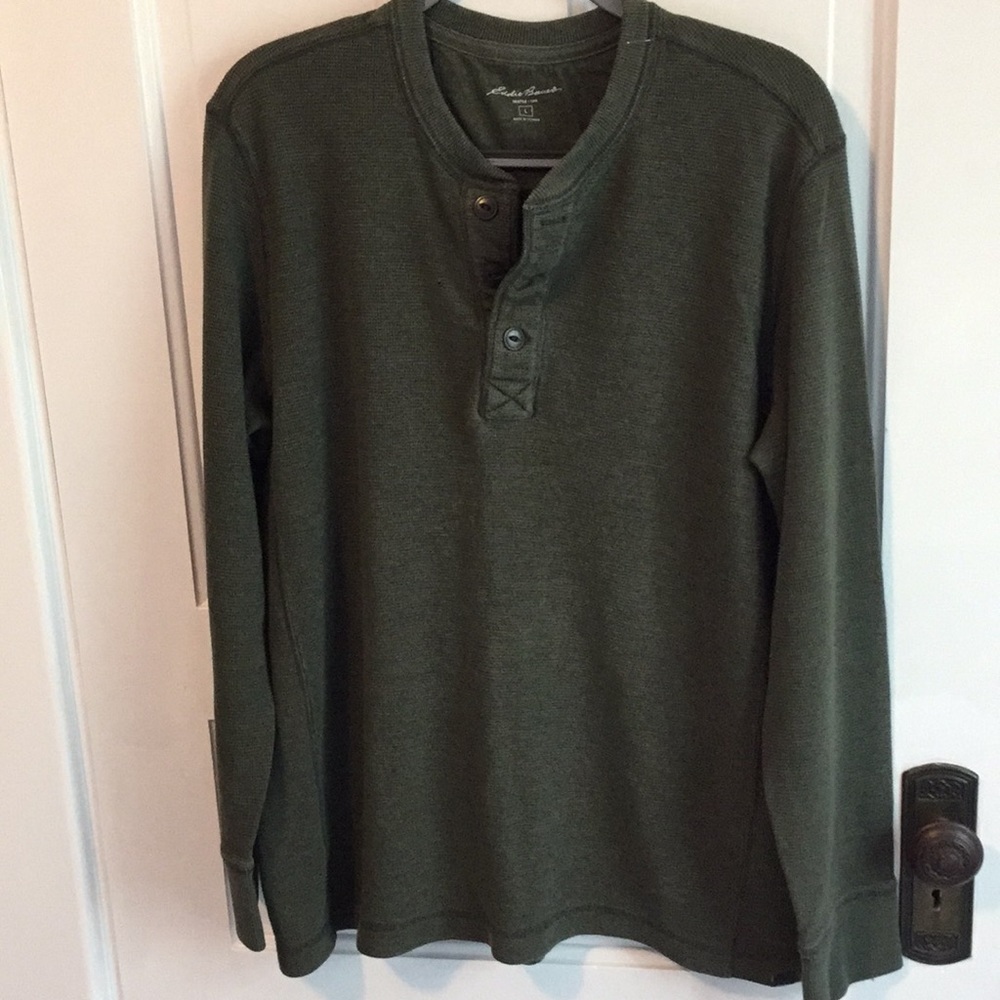 EUC Eddie Bauer long sleeve henley— waffle fabric